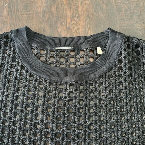 Elie Tahari Women’s Crochet Black Shortsleeved Shirt Size Medium - Picture 7 of 7